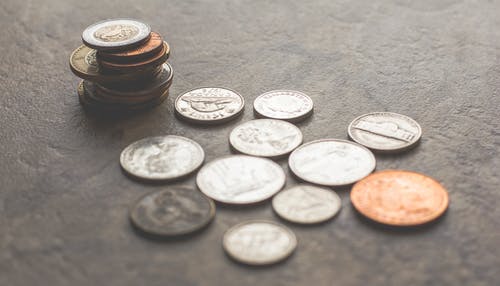 mince na stol